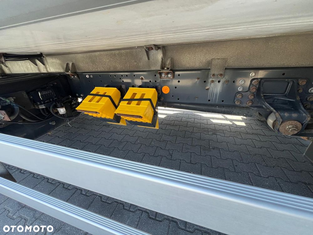 Iveco EUROCARGO 120E25 EURO 6 CHŁODNIA+WINDA+DRZWI+BOCZNE DRZWI 12.250 12-250 1225 - 19