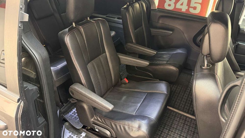 Dodge Grand Caravan - 40
