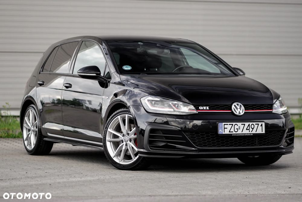 Volkswagen Golf - 1