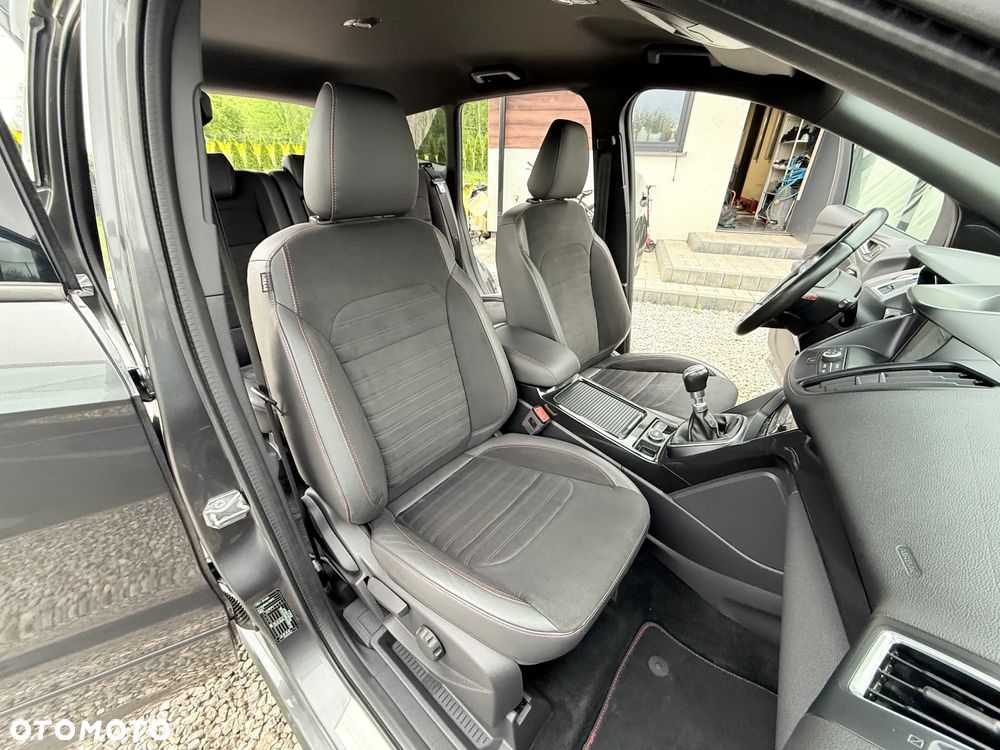 Ford Kuga 1.5 EcoBoost 2x4 ST-Line - 26