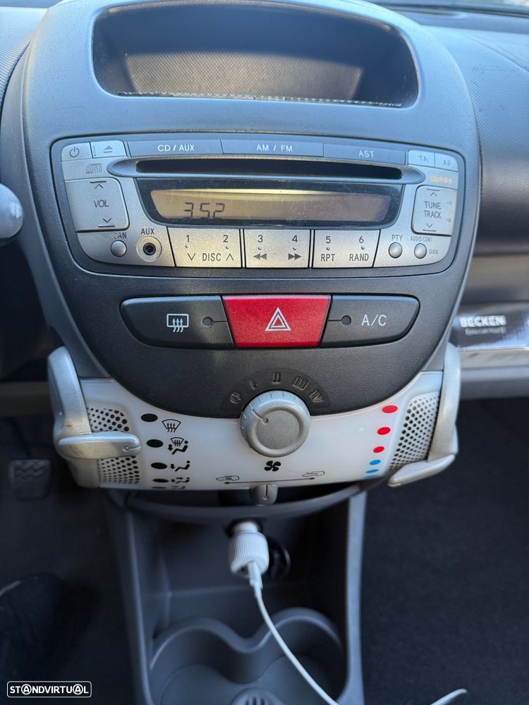 Peugeot 107 1.0 Black&Silver E5 - 12