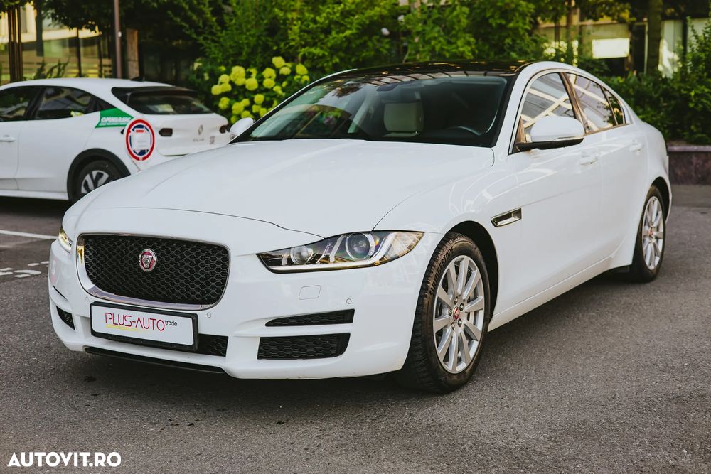 Jaguar XE 2.0 Pure - 3