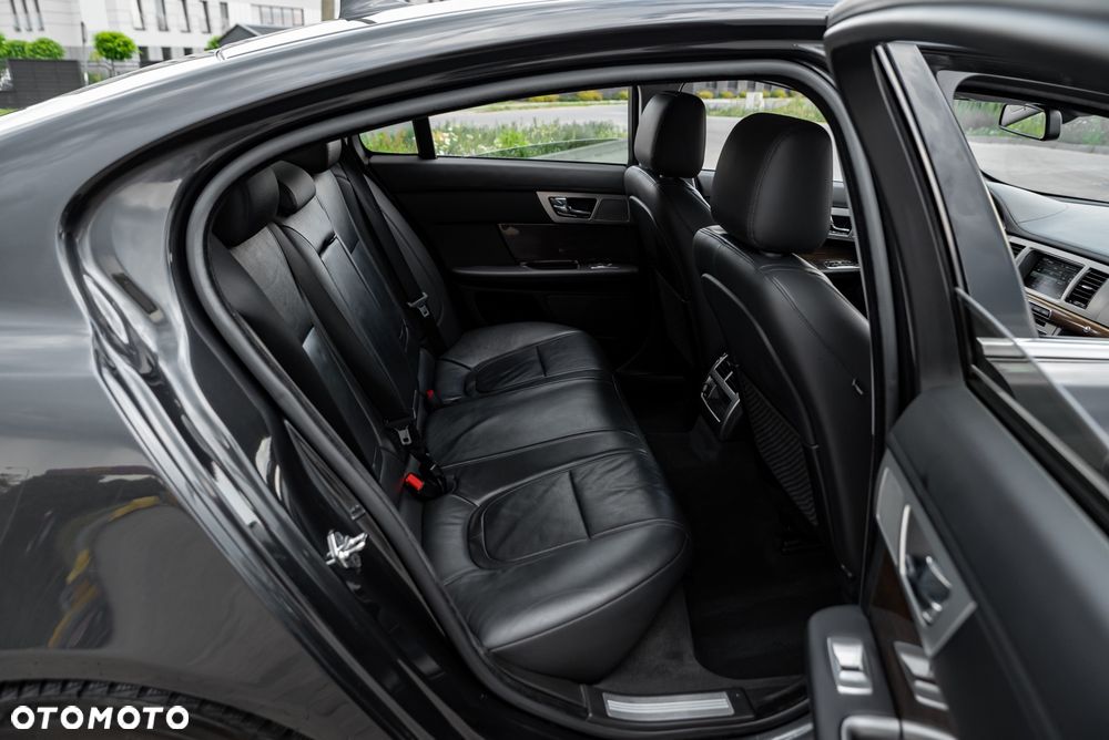 Jaguar XF 2.2 - 25