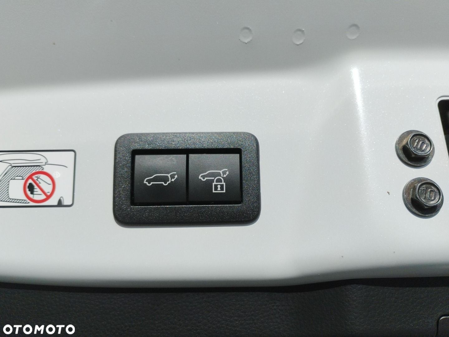 Toyota Prius - 25