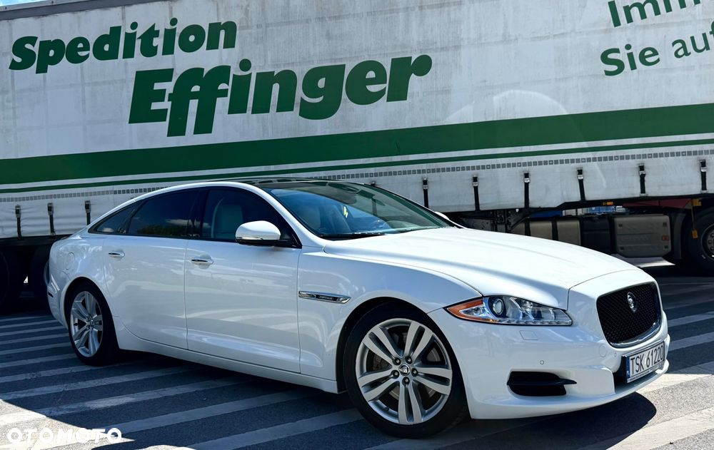 Jaguar XJ 5.0 V8 LWB Portfolio - 2