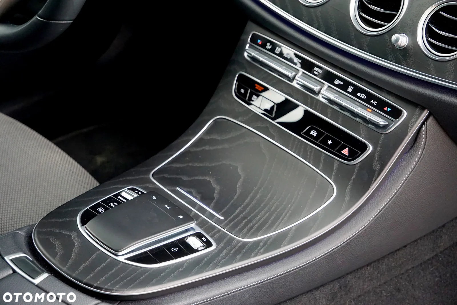Mercedes-Benz Klasa E 300 9G-TRONIC Avantgarde - 36