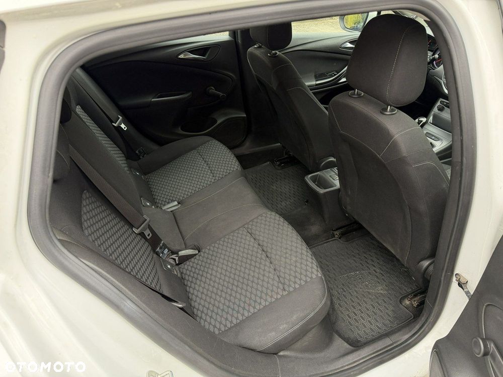 Opel Astra 1.6 CDTI Essentia - 12