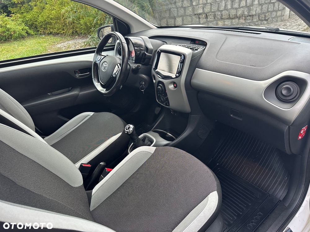 Toyota Aygo x-play - 6