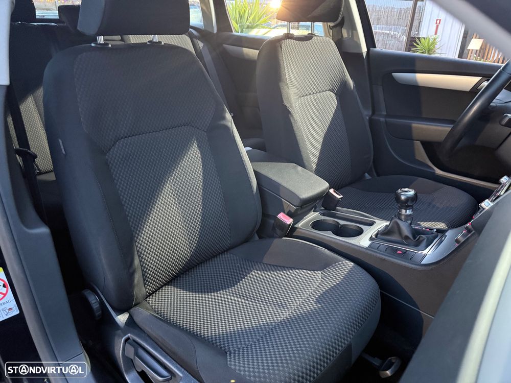 VW Passat Variant 2.0 TDi Highline Navig - 20