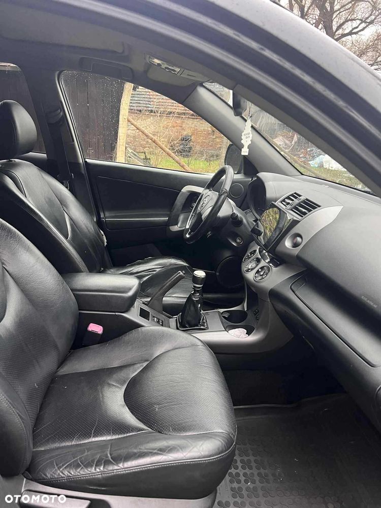 Toyota RAV4 - 6