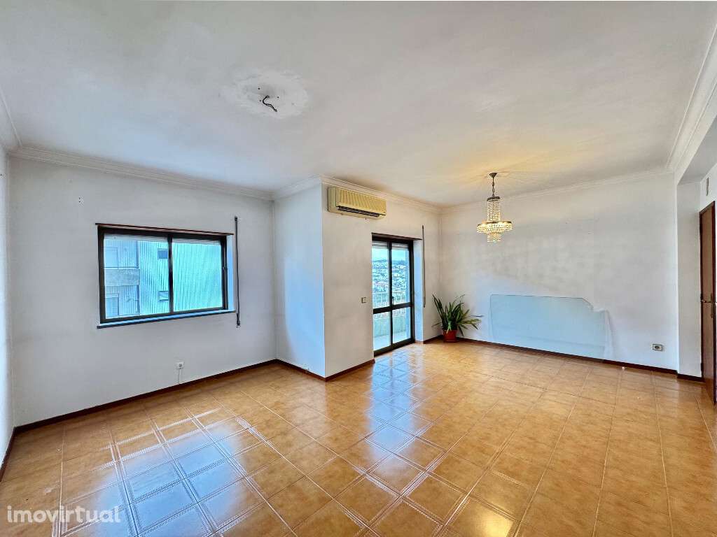 Apartamento T3 com garagem em zona de Oliveira Hospital - Grande imagem: 2/11