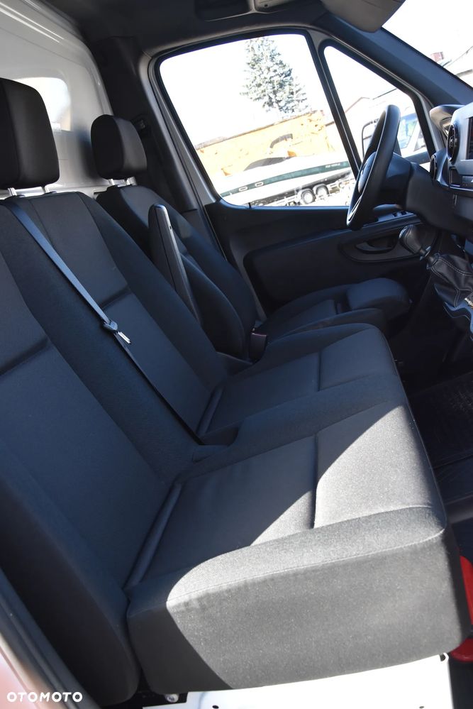 Mercedes-Benz Sprinter - 22