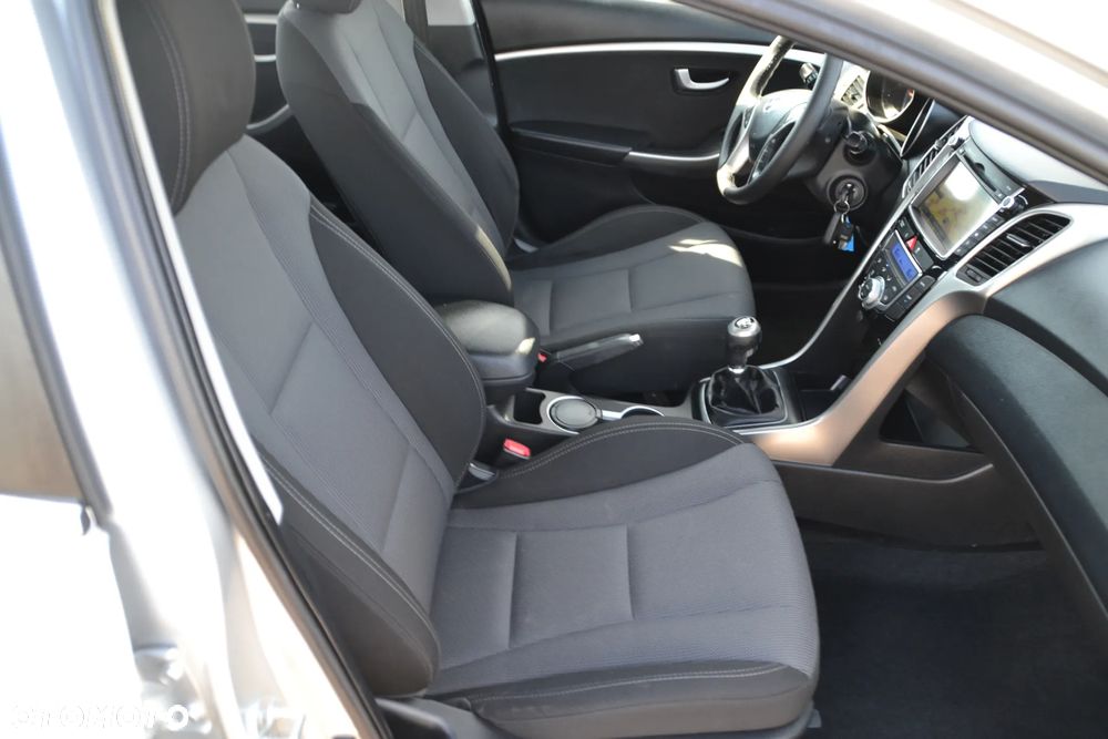 Hyundai i30 i30cw 1.6 Trend - 27