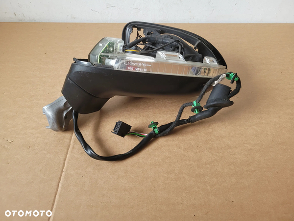 LUSTERKO LEWE VW PASSAT B8 3G1857501 9 pin