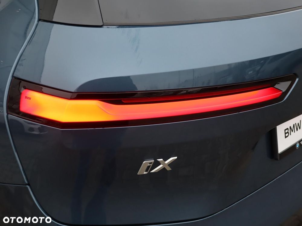 BMW iX - 26