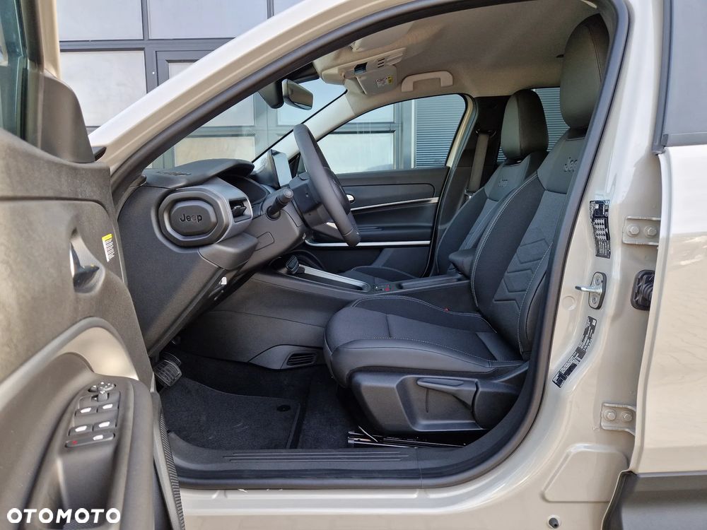 Jeep Avenger 54kWh Summit - 11