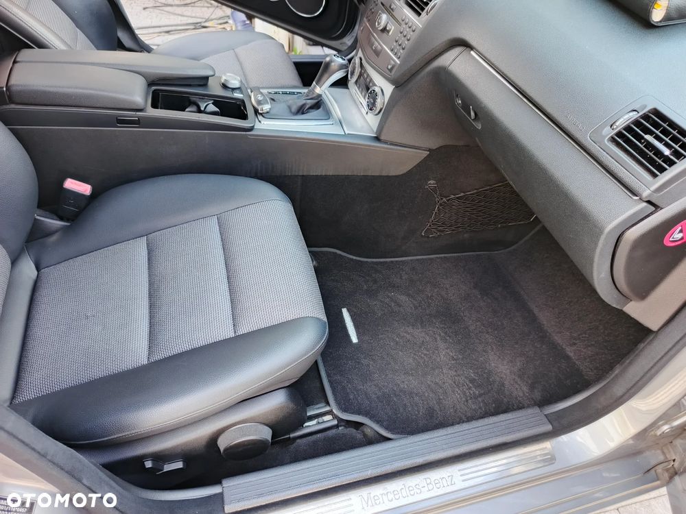 Mercedes-Benz Klasa C 250 T CDI DPF Automatik BlueEFFICIENCY Avantgarde - 17