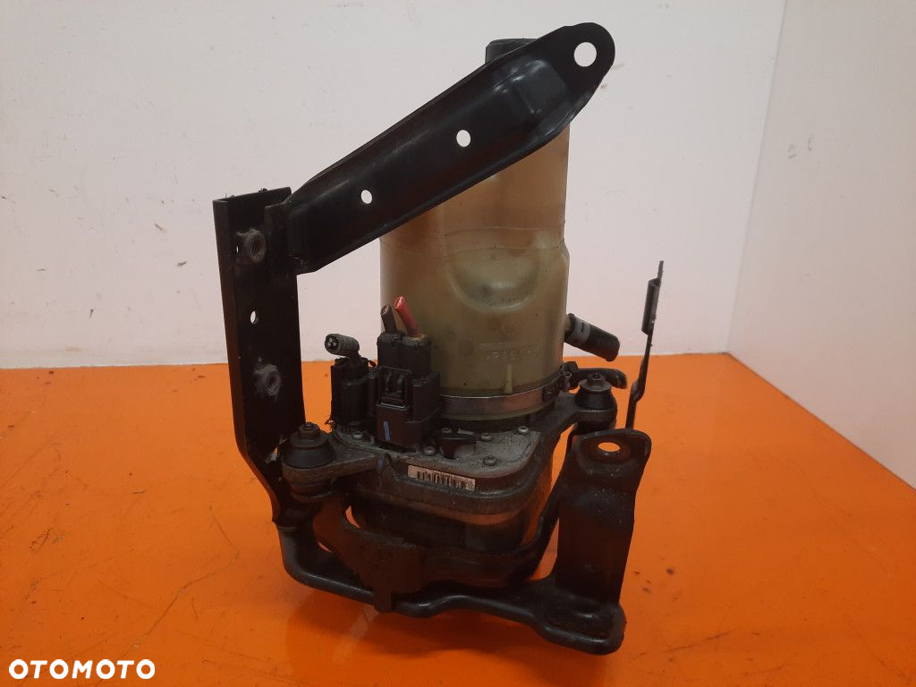VOLVO V50 I 03-11 POMPA WSPOMAGANIA KIEROWNICY 5N513K514AD D4204T - 4