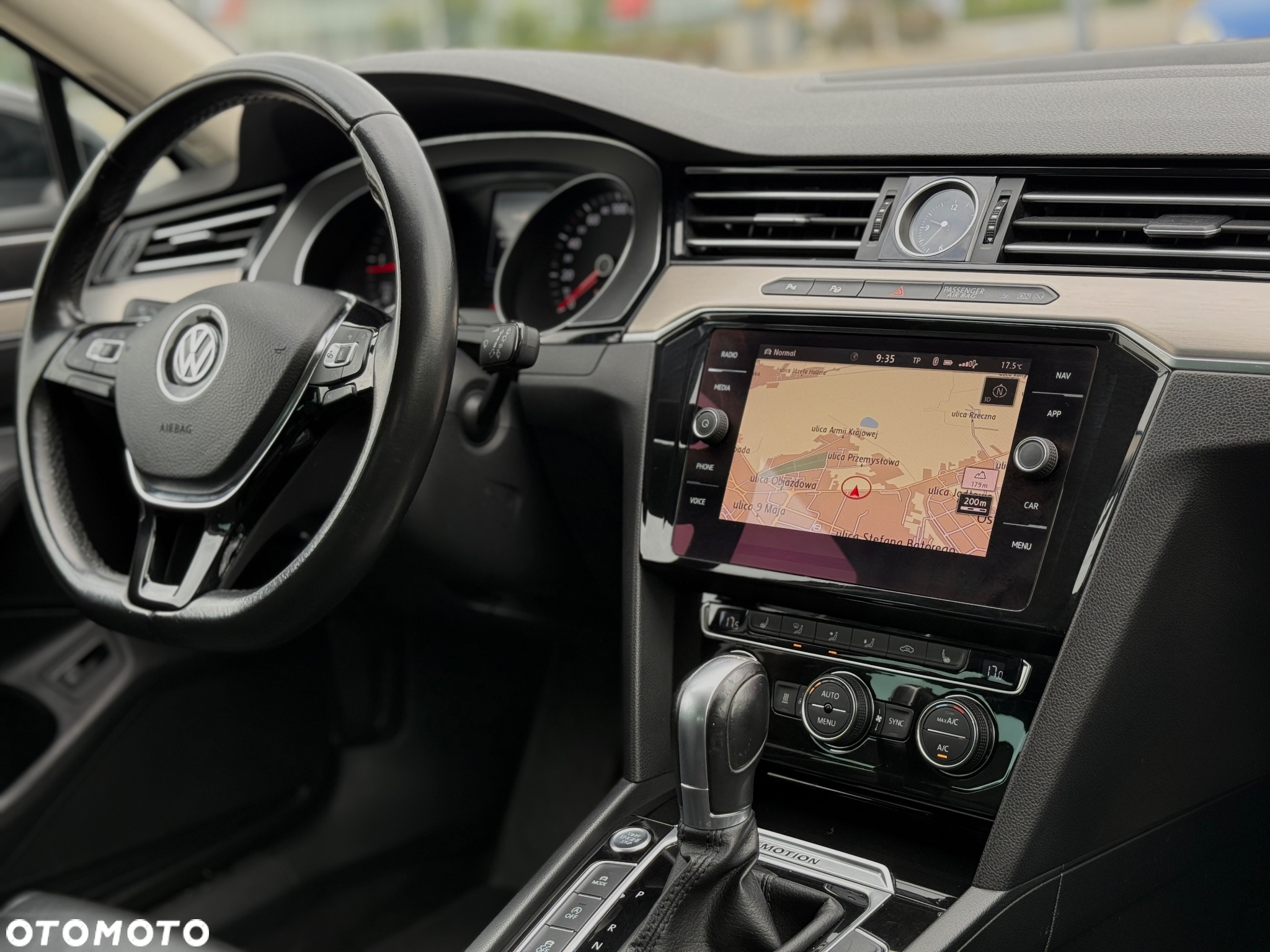 Volkswagen Passat Variant 2.0 TDI SCR DSG (BlueM Tech) Comfortline - 20