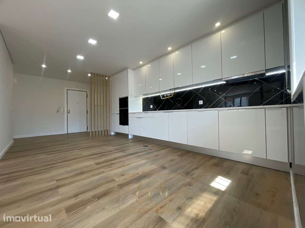Apartamento T4 com garagem fechada no centro da Póvoa de Varzim - Grande imagem: 3/31
