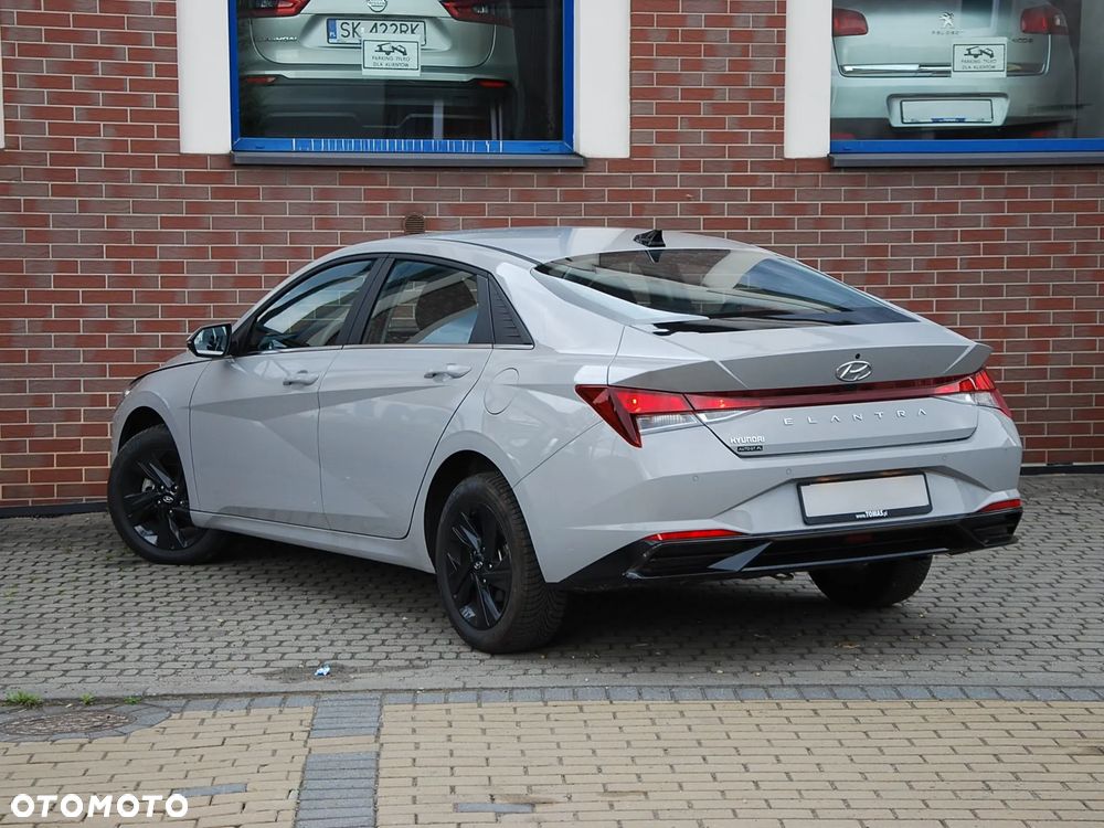 Hyundai Elantra 1.6 Smart CVT - 17