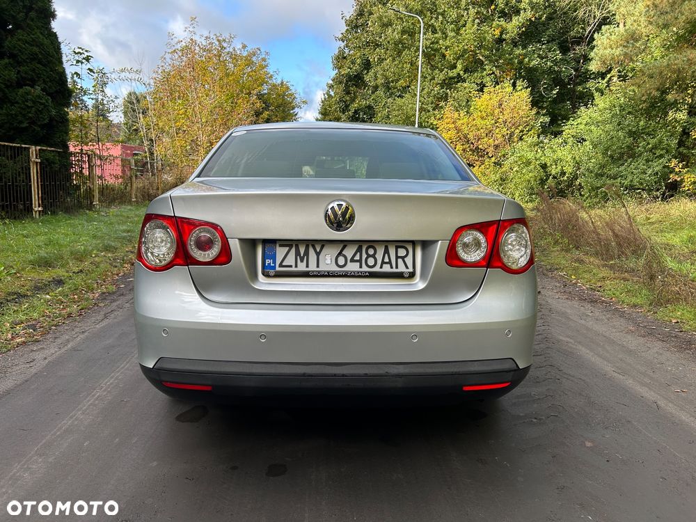 Volkswagen Jetta 1.9 TDI Comfortline DSG - 5