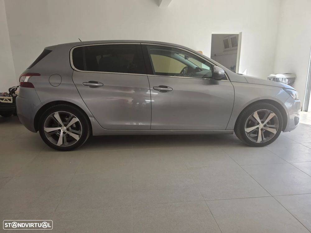 Peugeot 308 1.2 PureTech Allure Pack — photo 2