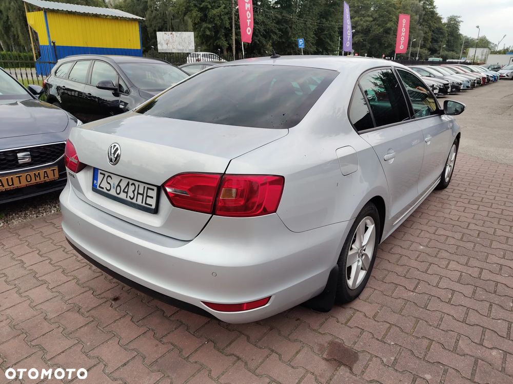Volkswagen Jetta 1.2 TSI Comfortline - 11
