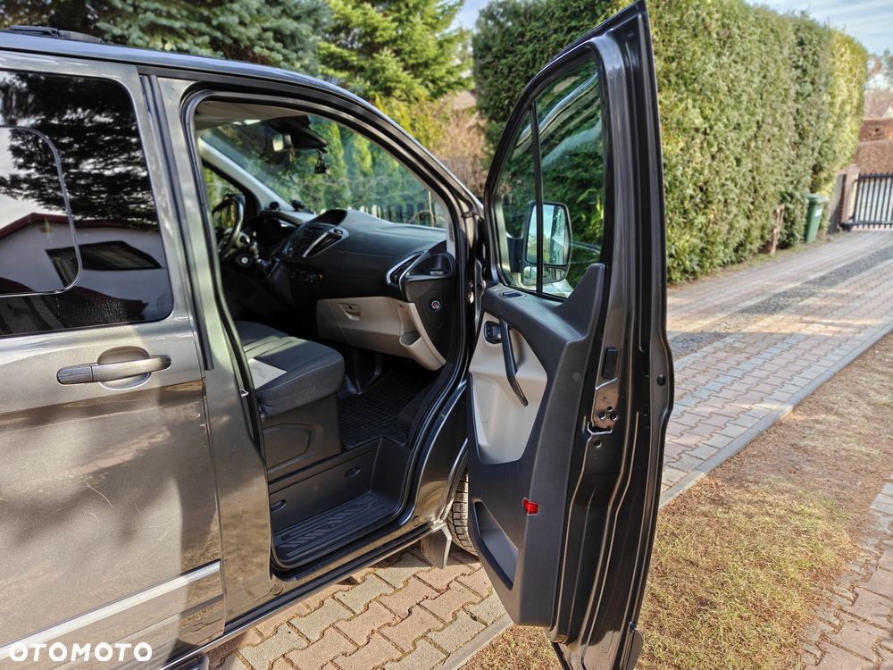 Ford Tourneo Custom - 38
