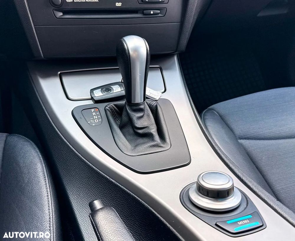 BMW Seria 3 320d DPF Touring Aut. - 17