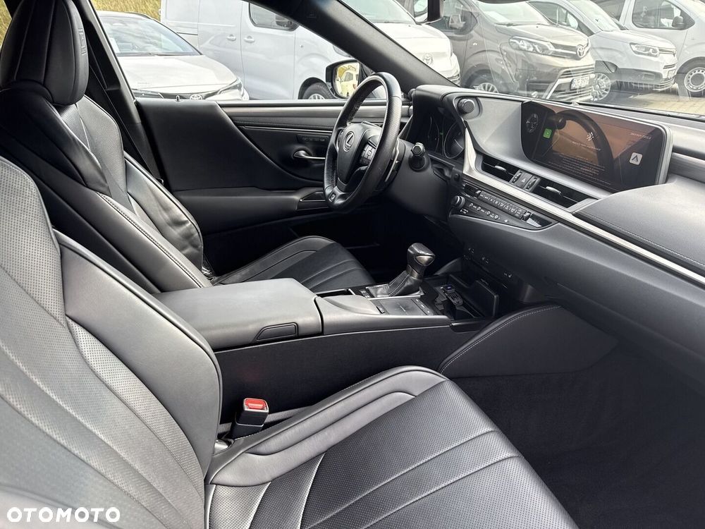 Lexus ES 300h F Sport Edition - 17
