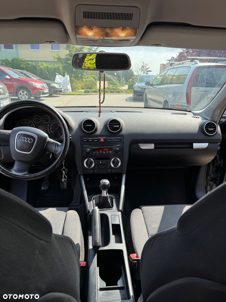 Audi A3 Sportback 1.6 FSI Ambiente - 19