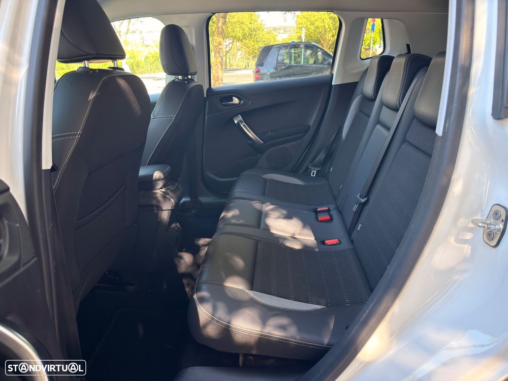 Peugeot 2008 1.2 PureTech Allure - 25