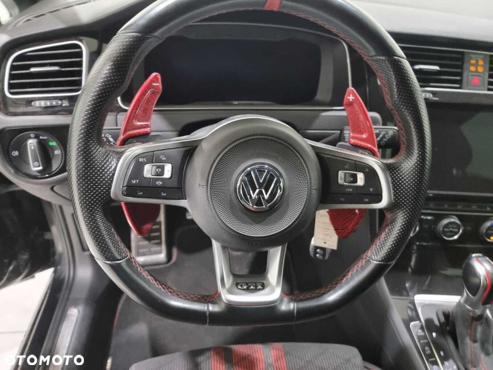 Volkswagen Golf - 16