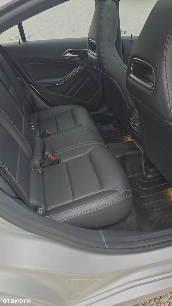 Mercedes-Benz CLA 250 4-Matic AMG Line - 16