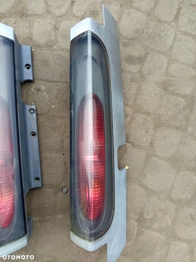 LAMPA TYLNA LEWA DRZWI RENAULT TRAFIC VIVARO 01-06 LISTWA WTYCZKA - 3
