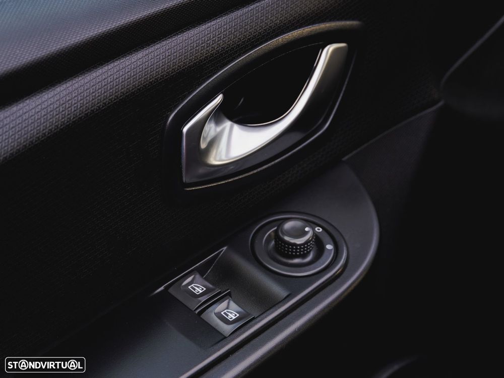 Renault Clio 1.5 dCi Dynamique S - 8