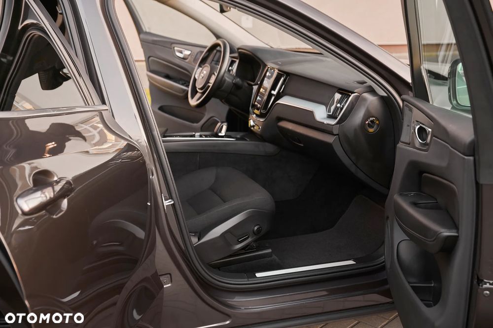 Volvo XC 60 B4 D Geartronic Momentum Pro - 19