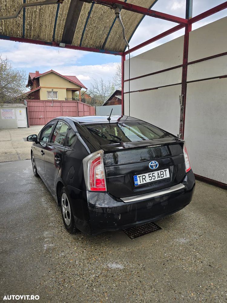 Toyota Prius (Hybrid) - 8