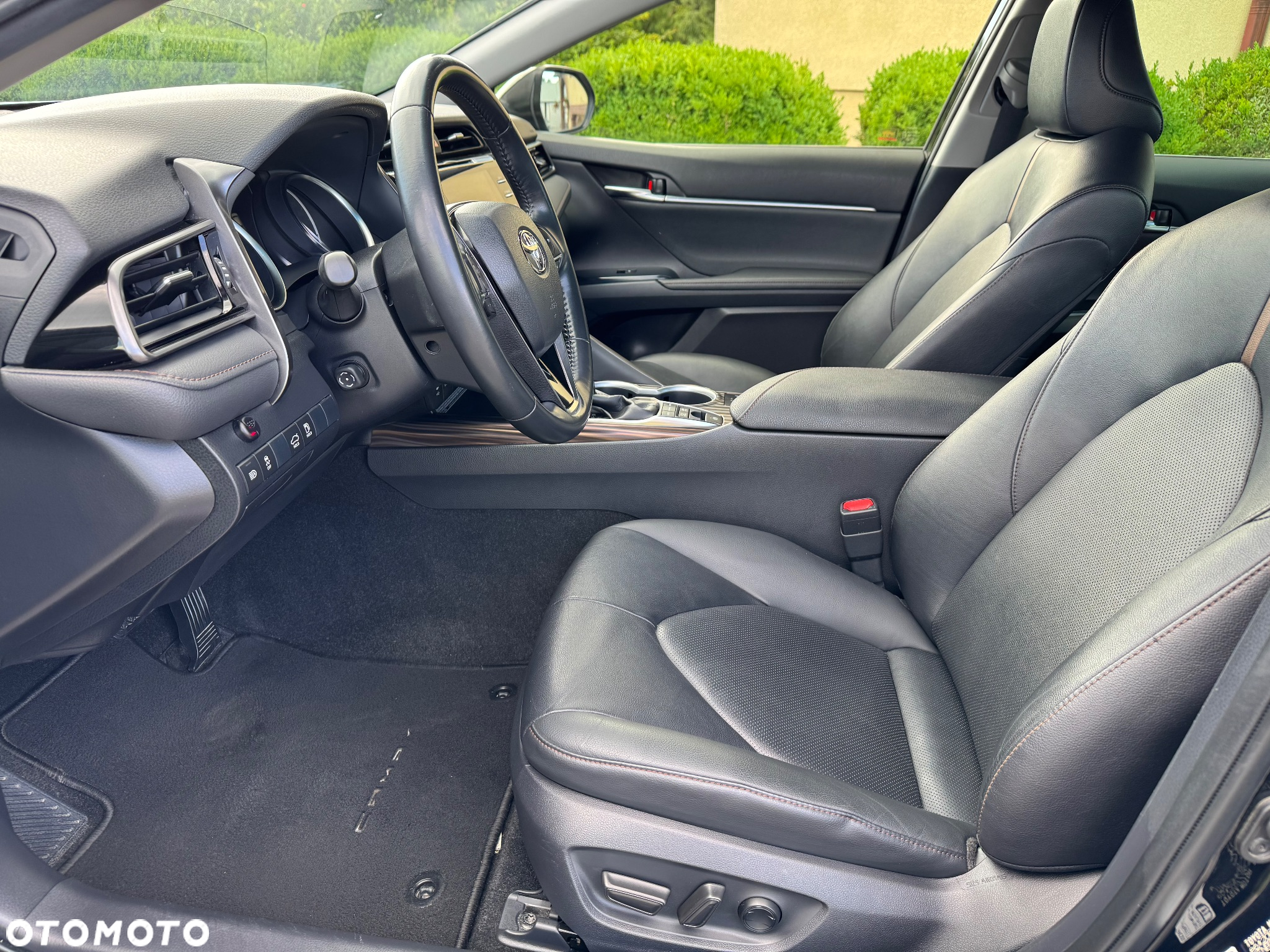 Toyota Camry 2.5 Hybrid Executive CVT - 14