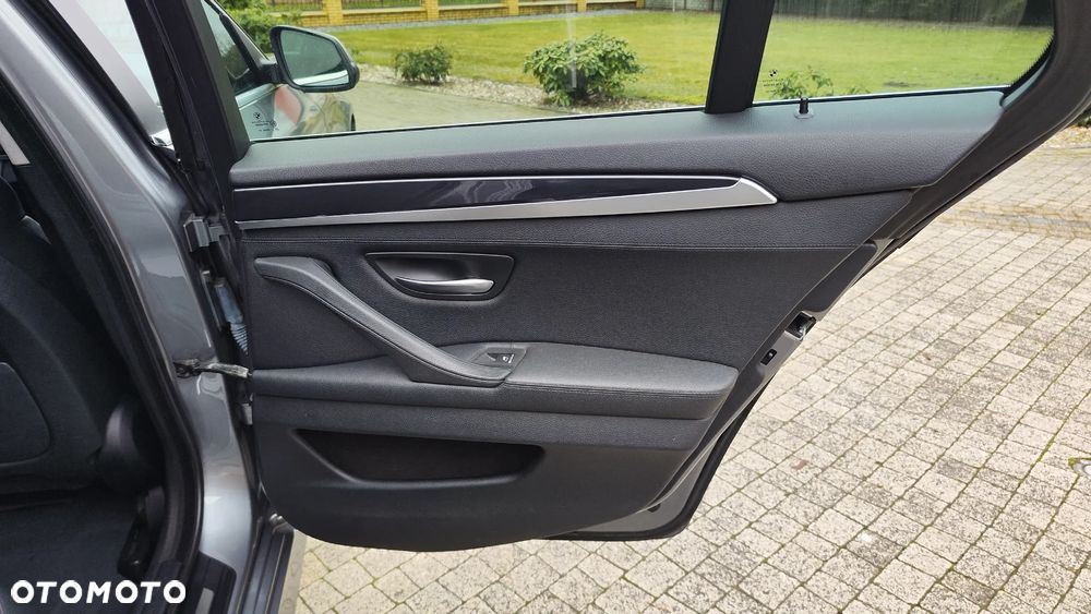 BMW Seria 5 520d - 25