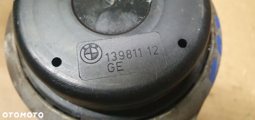 Łapa poduszka silnika prawa lewa BMW I E81 E87 2.0i 13981112 - 9