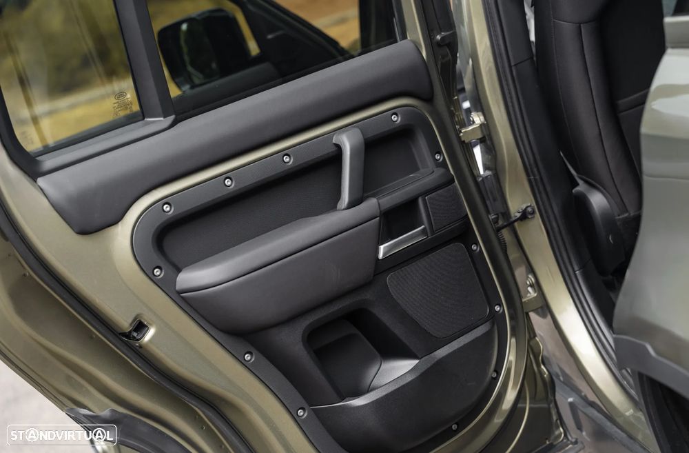 Land Rover Defender 3.0 D250 130 AWD X-Dynamic HSE - 24