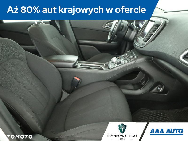 Chrysler 200 - 10