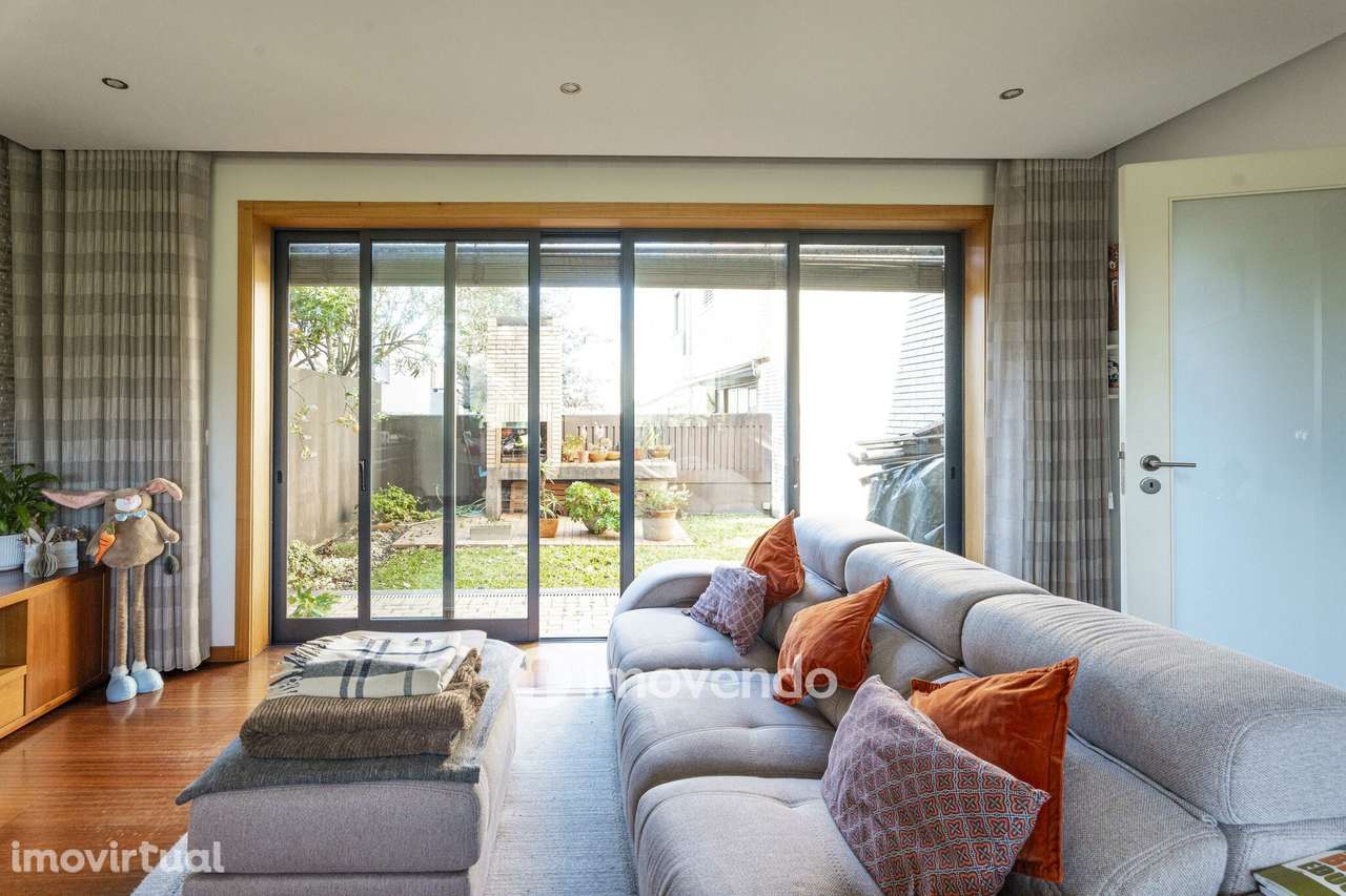 Moradia T3 moderna, com garagem e jardim, em Custóias, Porto - Grande imagem: 3/45