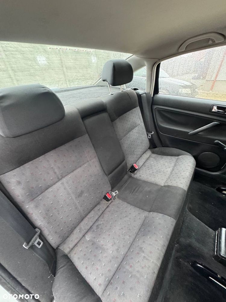 Volkswagen Passat 1.8 - 27