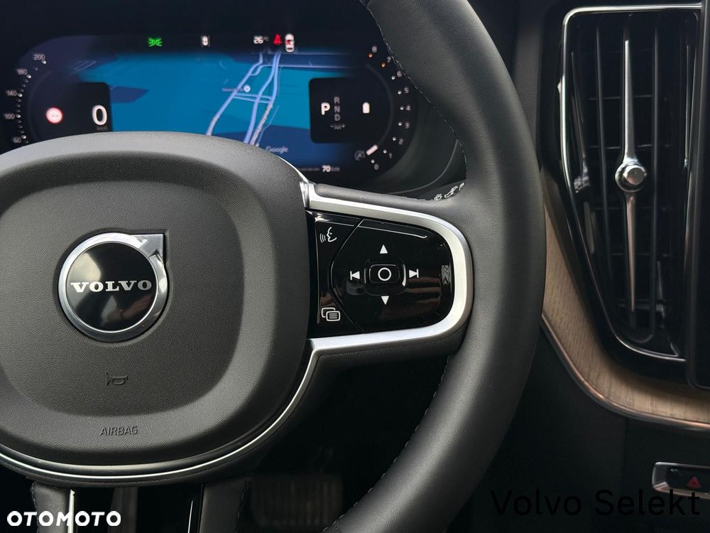 Volvo XC 60 B5 B AWD Plus Dark - 16