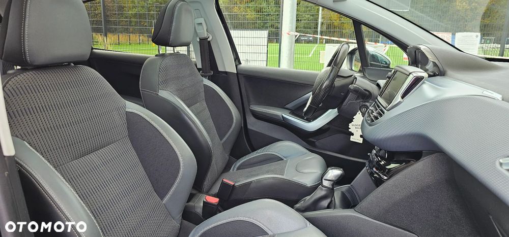 Peugeot 208 1.2 PureTech Allure S&S - 19