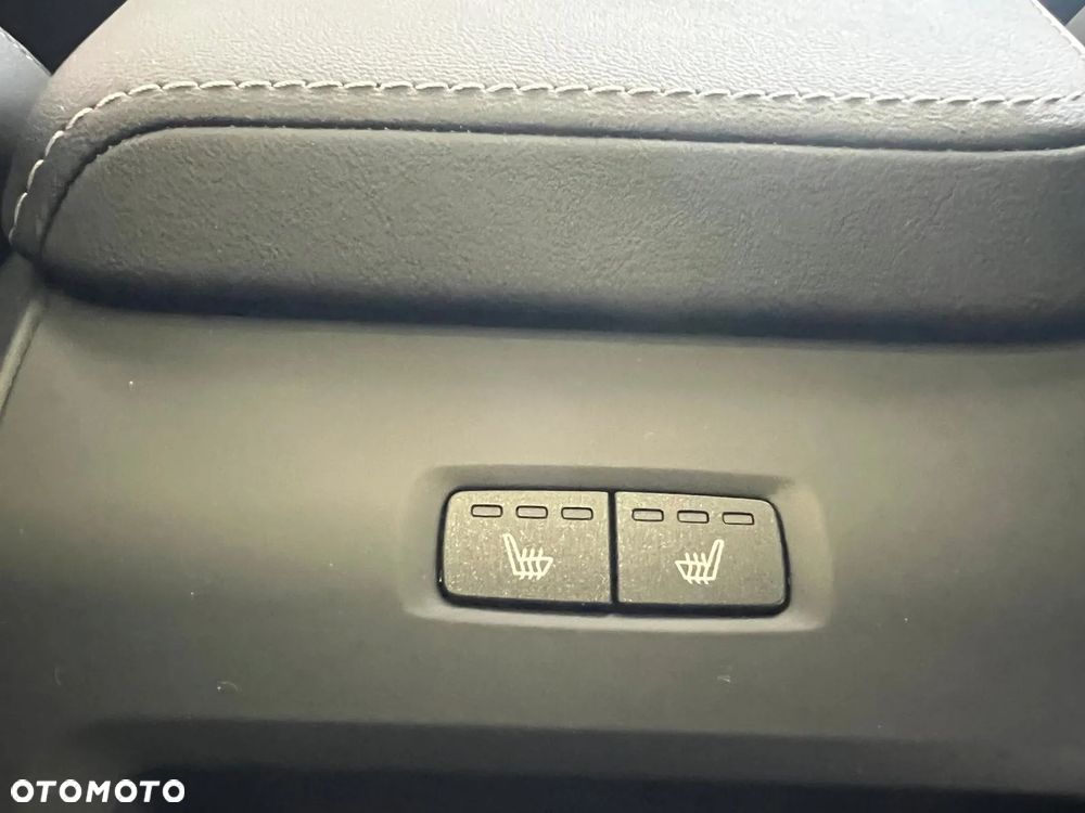 Volvo V60 B4 B Ultimate Dark - 35