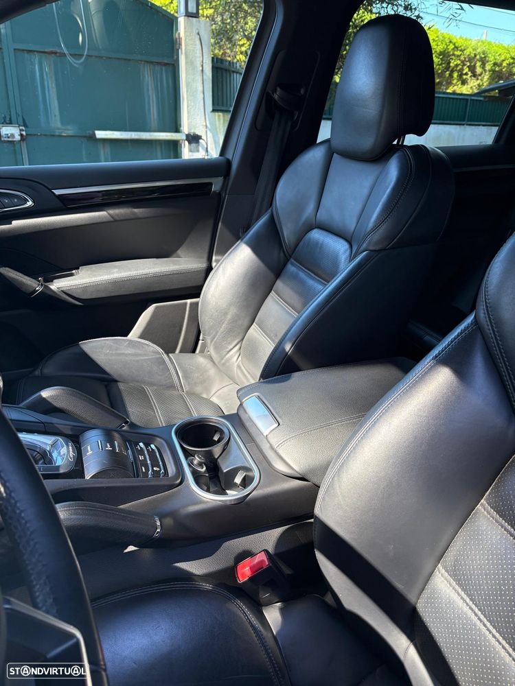Porsche Cayenne S - 16